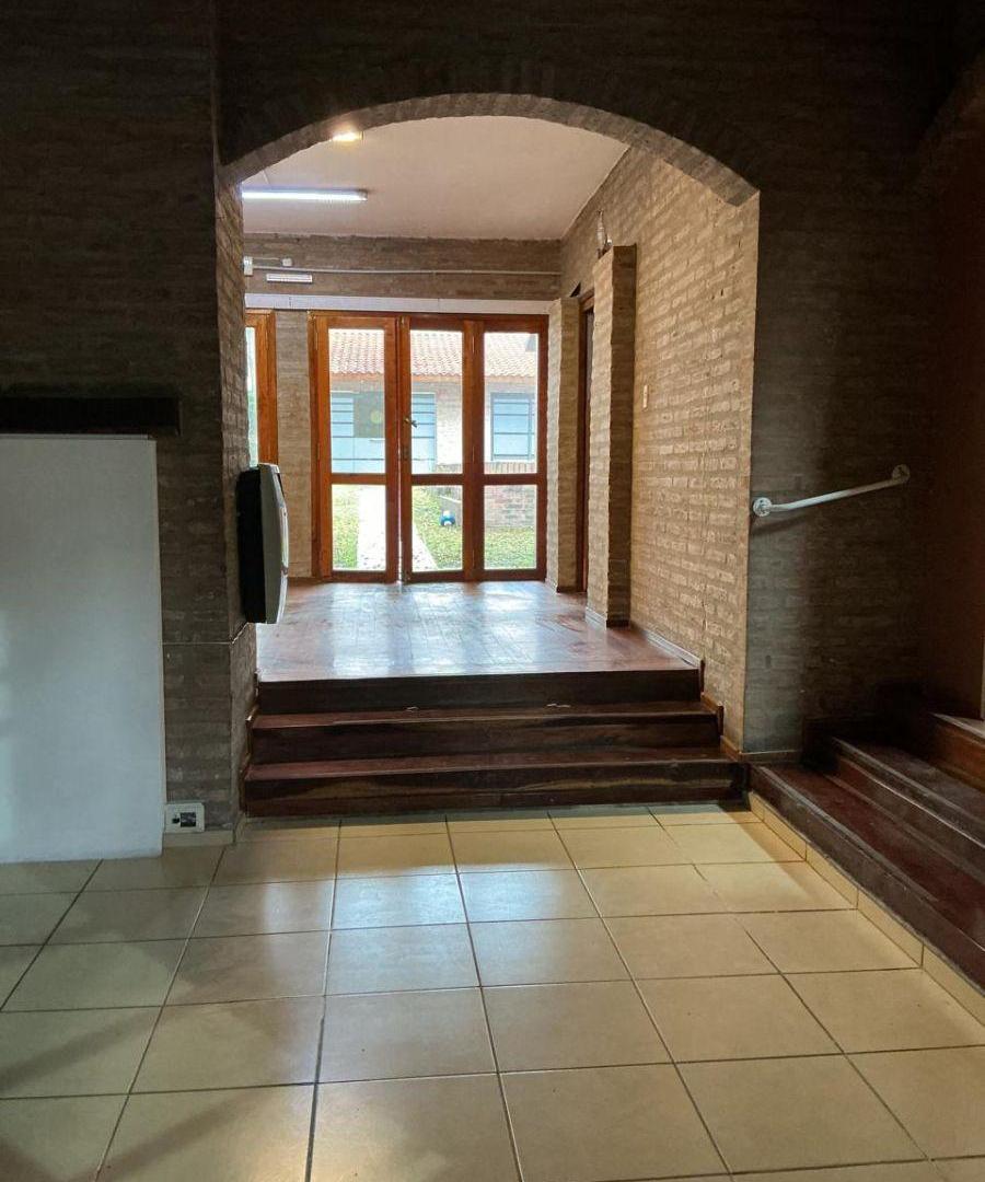 Foto de Oficina comercial de 250 m² en alquiler en General Paz, imagen 4