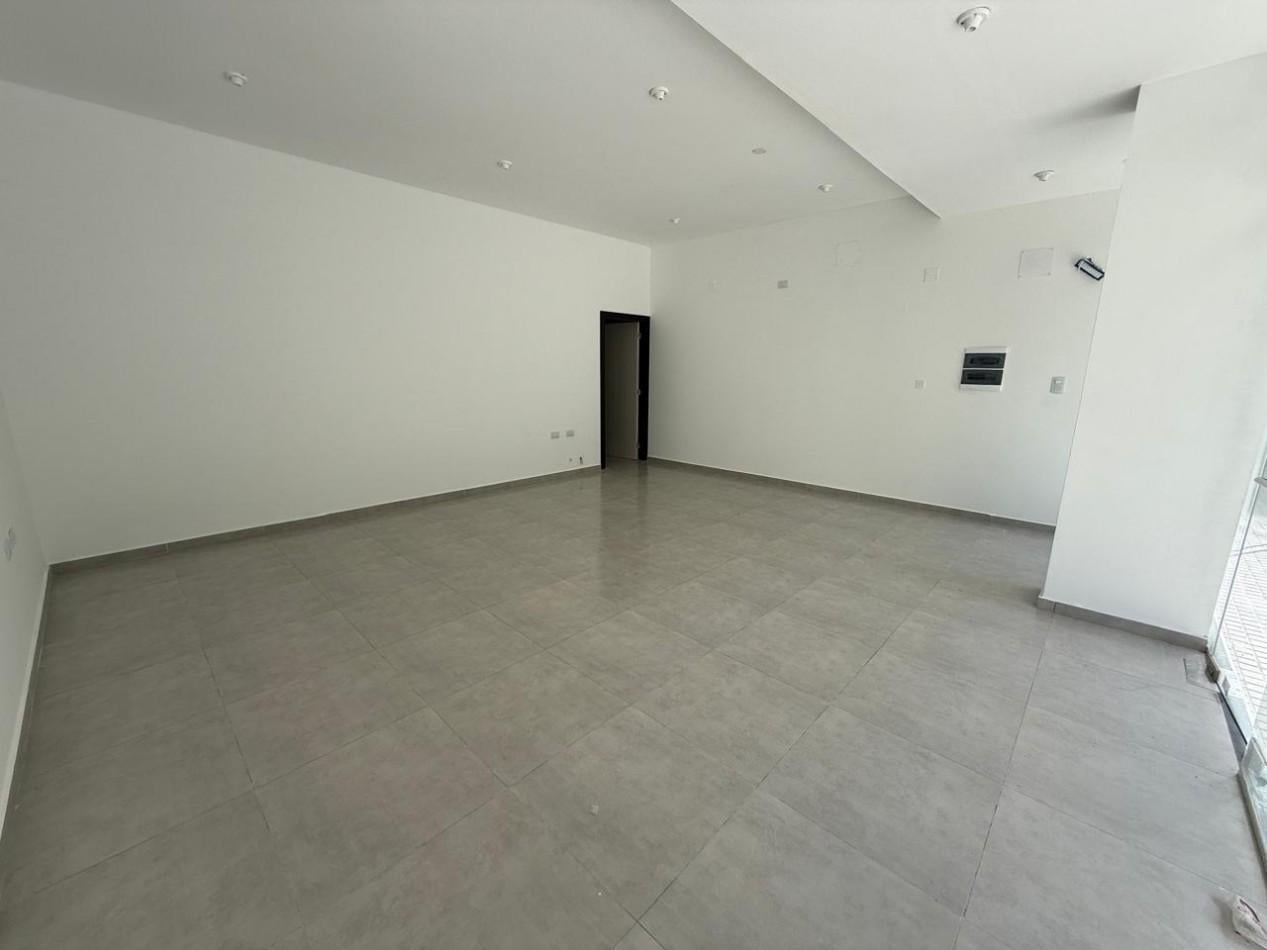 Foto de Local comercial en alquiler, sobre avenida principal, imagen 3