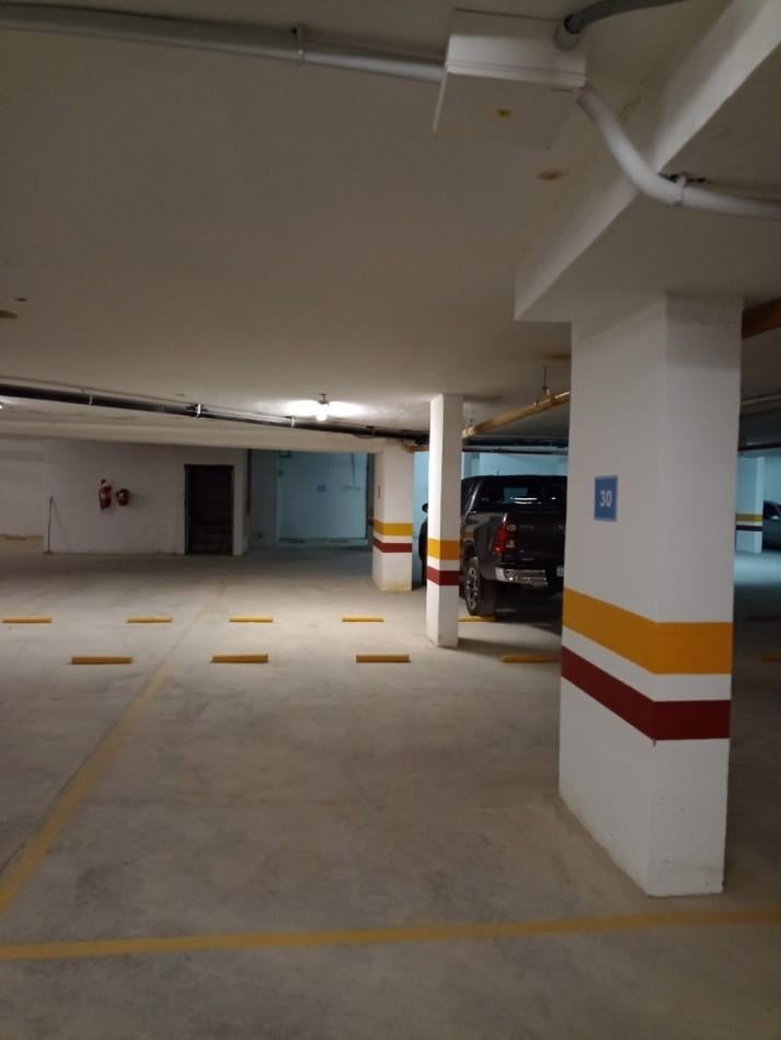 Foto de Oportunidad! Cochera en pleno centro. Edificio Cibeles, imagen 1