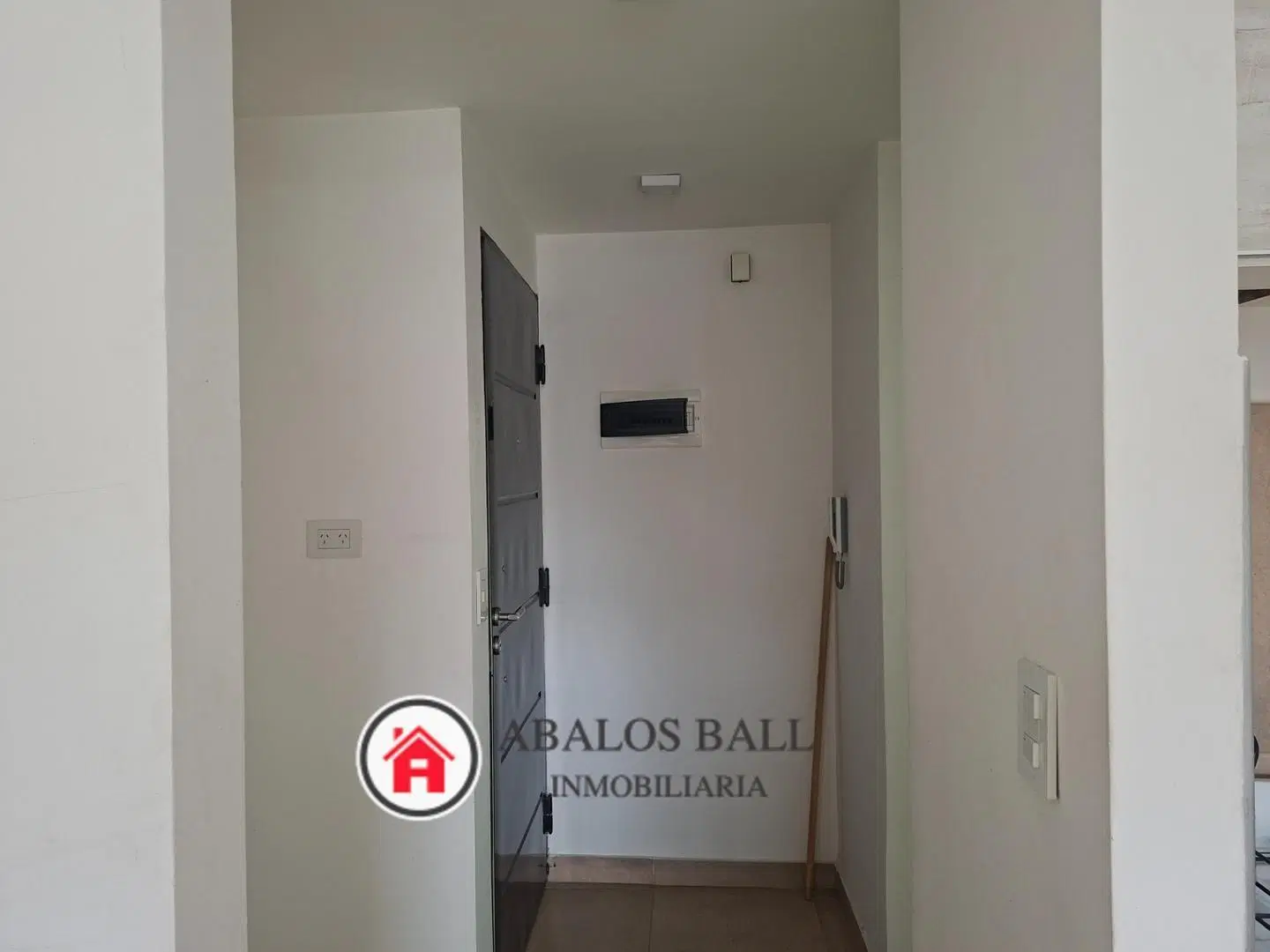 VENTA DEPTO MONOAMBIENTE AMPLIO EN LANUS OESTE 4