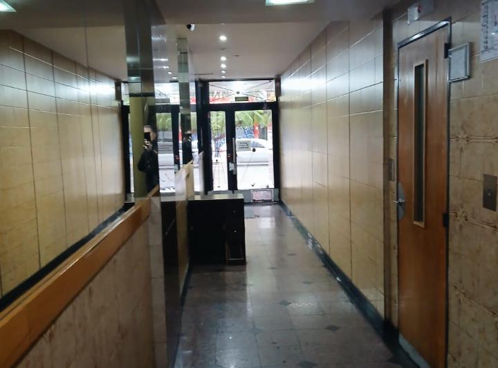 Monoambiente reciclado en excelente estado – Corrientes y Pasteur 1