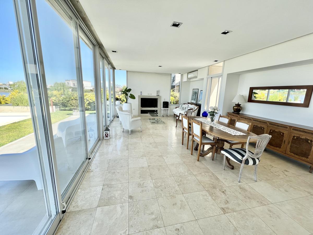 Foto de Casa en venta a la laguna en El Cantón Islas | 60 m de costa pileta, imagen 5