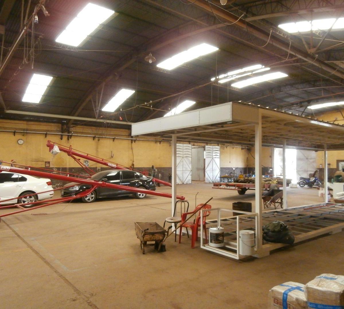 Venta o Alquiler de Amplio Galpón 3
