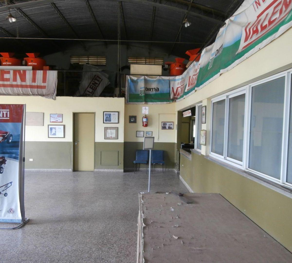 Venta o Alquiler de Amplio Galpón 2