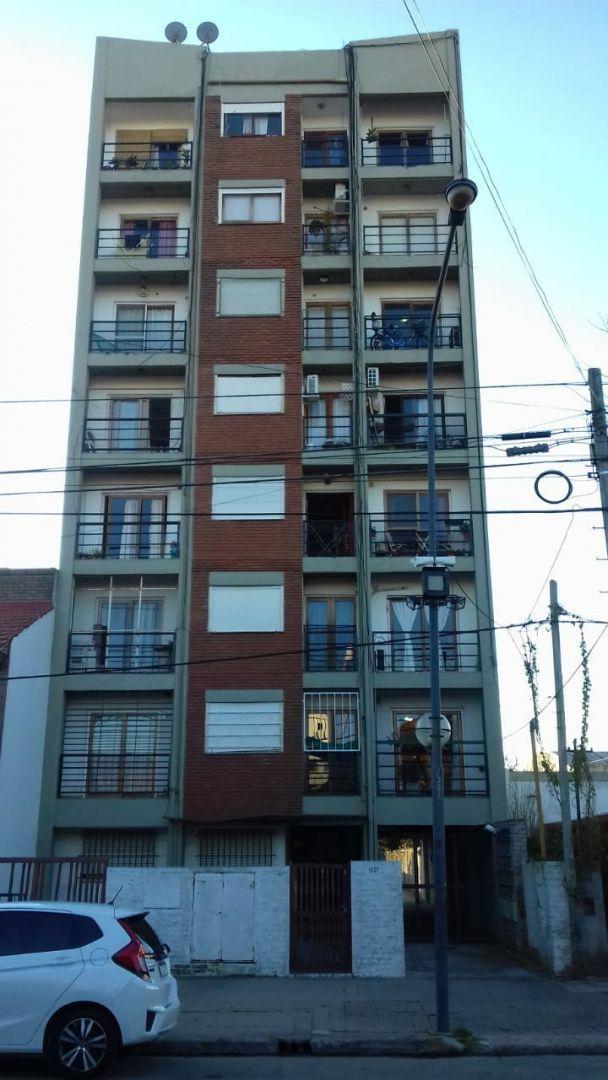 Departamento 2 dormitorios. | 33 al 1200