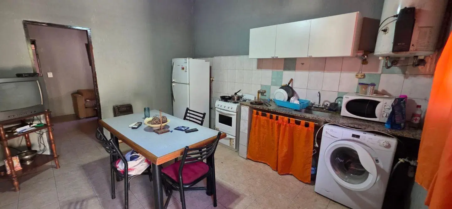Casa 2 dormitorios. | Lugones al 1500 1