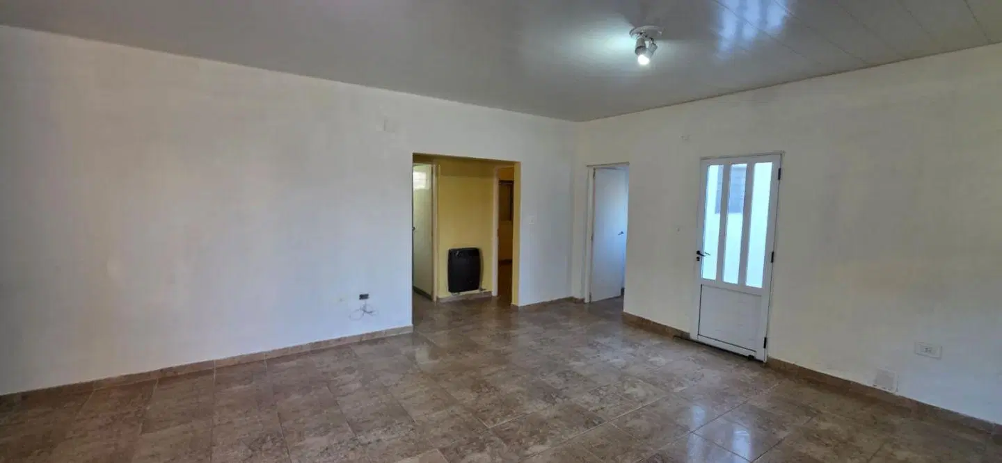 Casa 2 dormitorios. | Heredia al 100 5