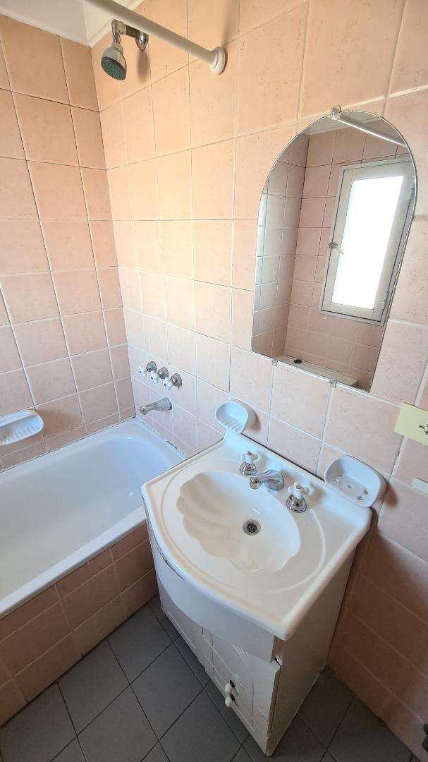 Departamento 2 ambientes con cochera doble y balcon
