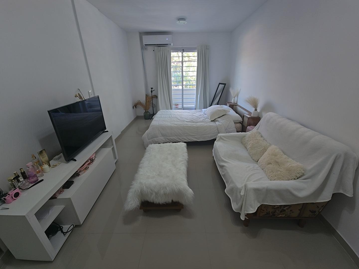 Monoambiente con balcon