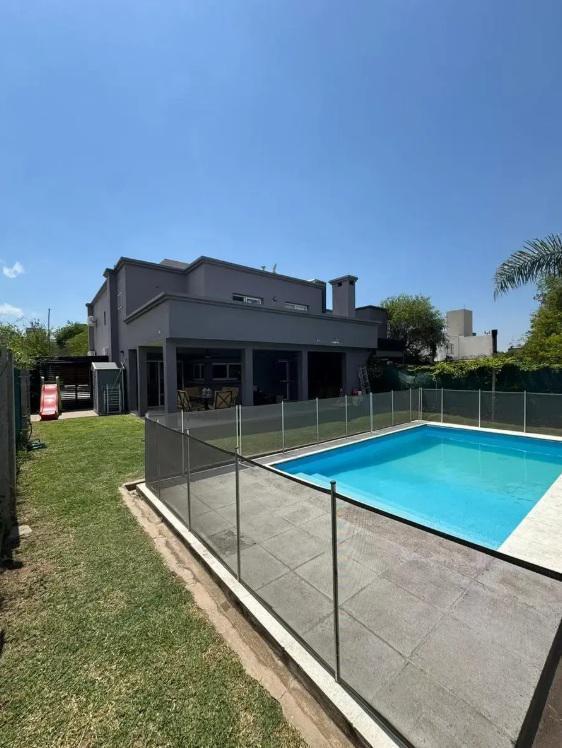 Foto de Casa en Venta Los Aromas Valle Escondido 3 Dormitorios Pileta 250 m2, imagen 2
