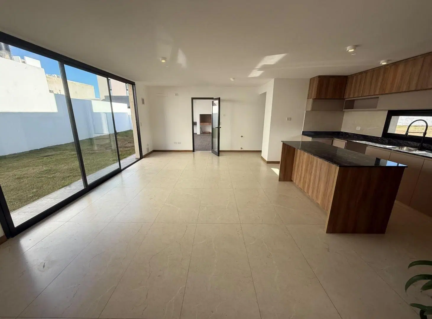 Colinas de Manantiales Venta casa 3 Dormitorios 250360 cub.terreno 4