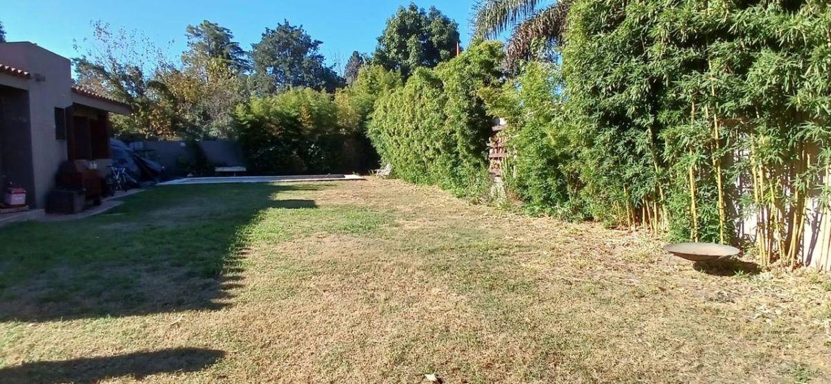 Foto de venta casa 4 dormitorios, con amplio terreno, sobre Av. Donato Alvarez, imagen 3