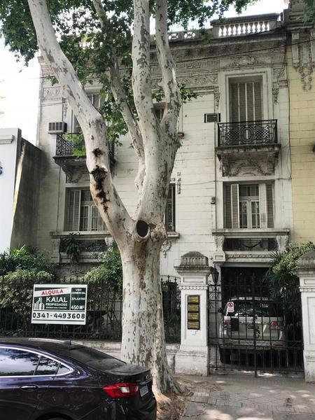 Excepcional Casona Sobre Bv. Oroño - Solo Para Uso Comercial 3