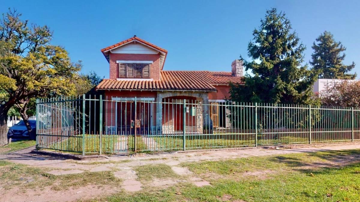 Casa a Reciclar Sobre Camino Centenario 4