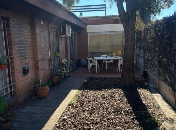 Alquiler de casa 3 dormitorios en Los Hornos 1