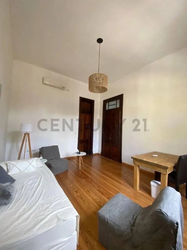 Casa con 3 dormitorios y 3 oficinas en La Plata 3