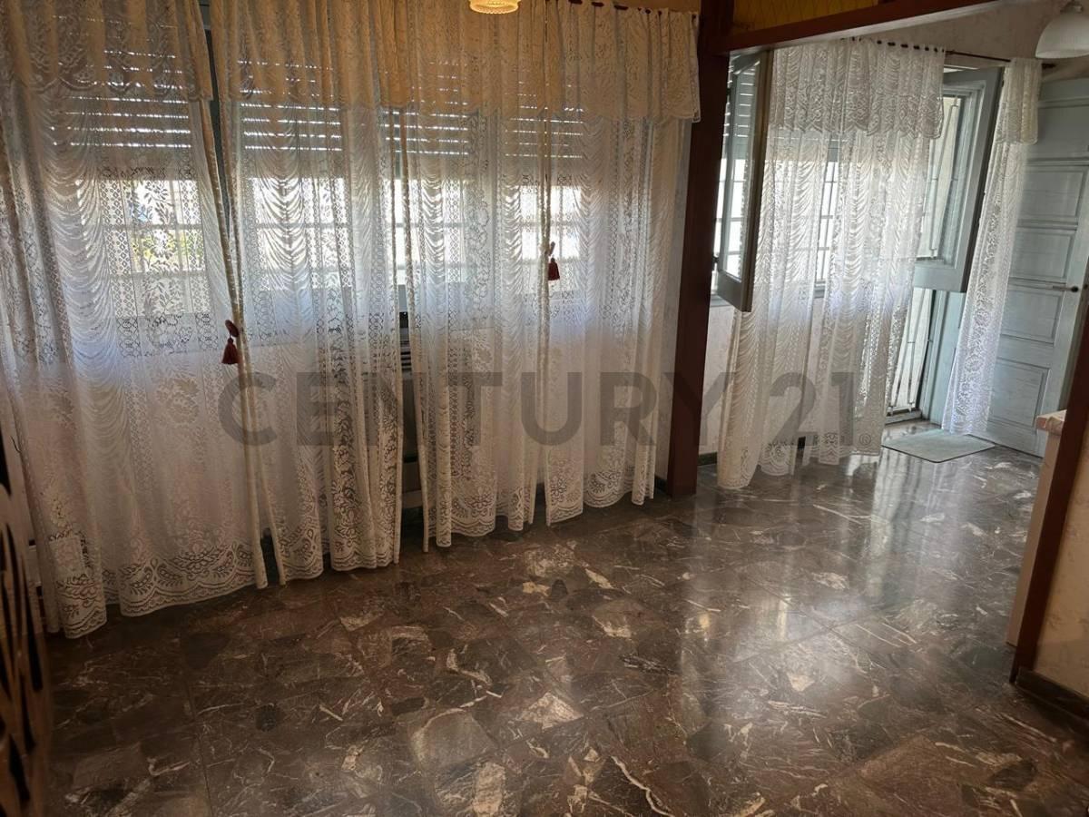 Foto de Casa dos dormitorios + local en venta Berisso, imagen 2