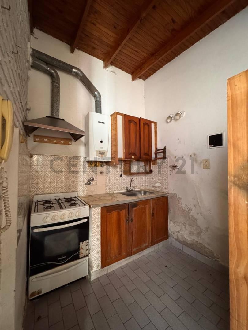 Foto de PH 1 dormitorio y cochera en venta en Tolosa, imagen 4