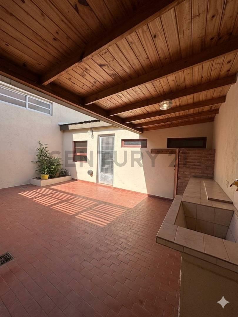 Foto de PH 1 dormitorio y cochera en venta en Tolosa, imagen 1