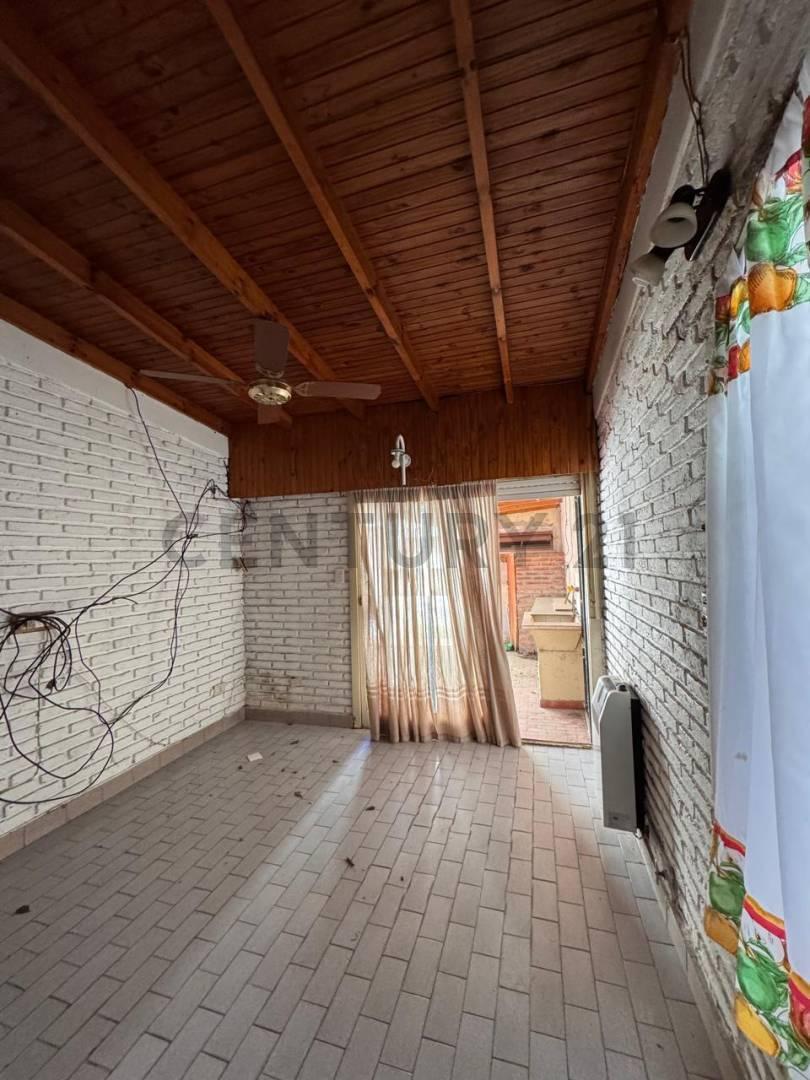 Foto de PH 1 dormitorio y cochera en venta en Tolosa, imagen 5