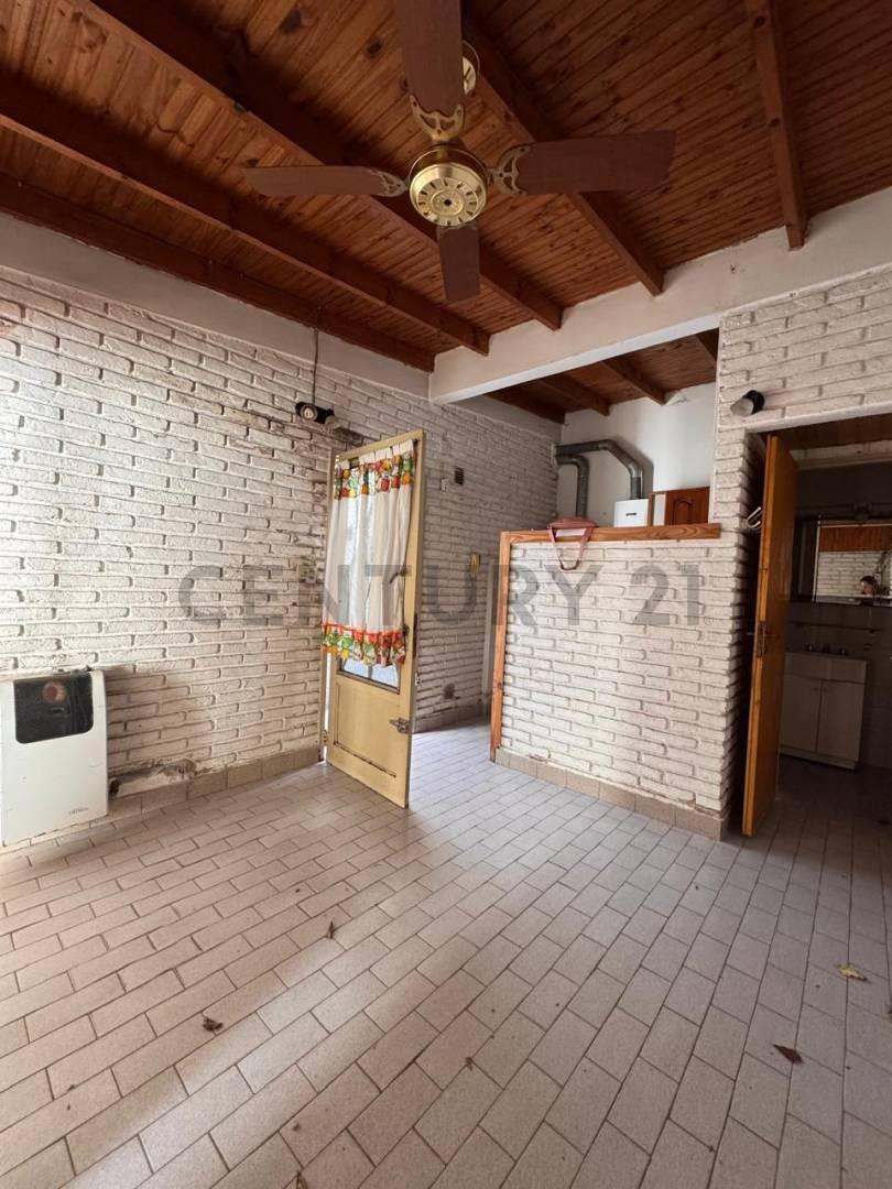 Foto de PH 1 dormitorio y cochera en venta en Tolosa, imagen 3