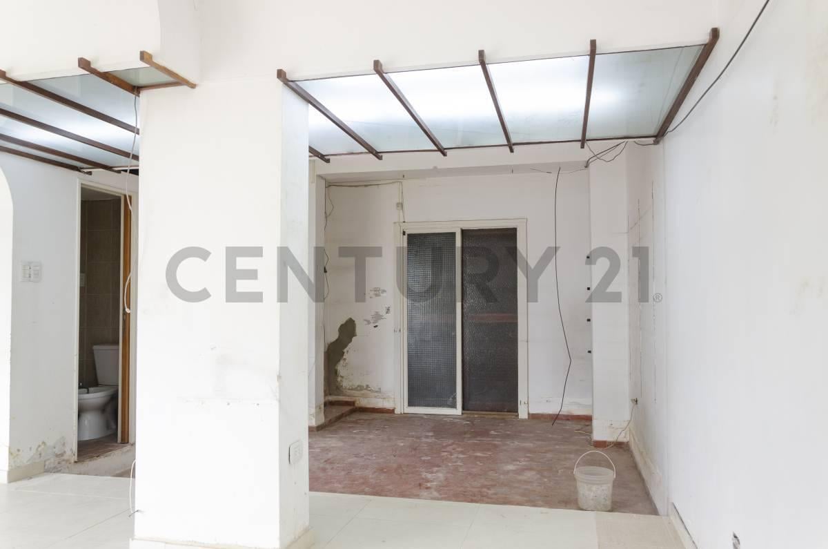 Foto de Casa con local en venta en Los Hornos, imagen 3