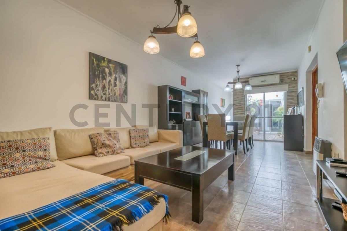 Foto de Casa en venta con tres dormitorios en La Plata, imagen 4