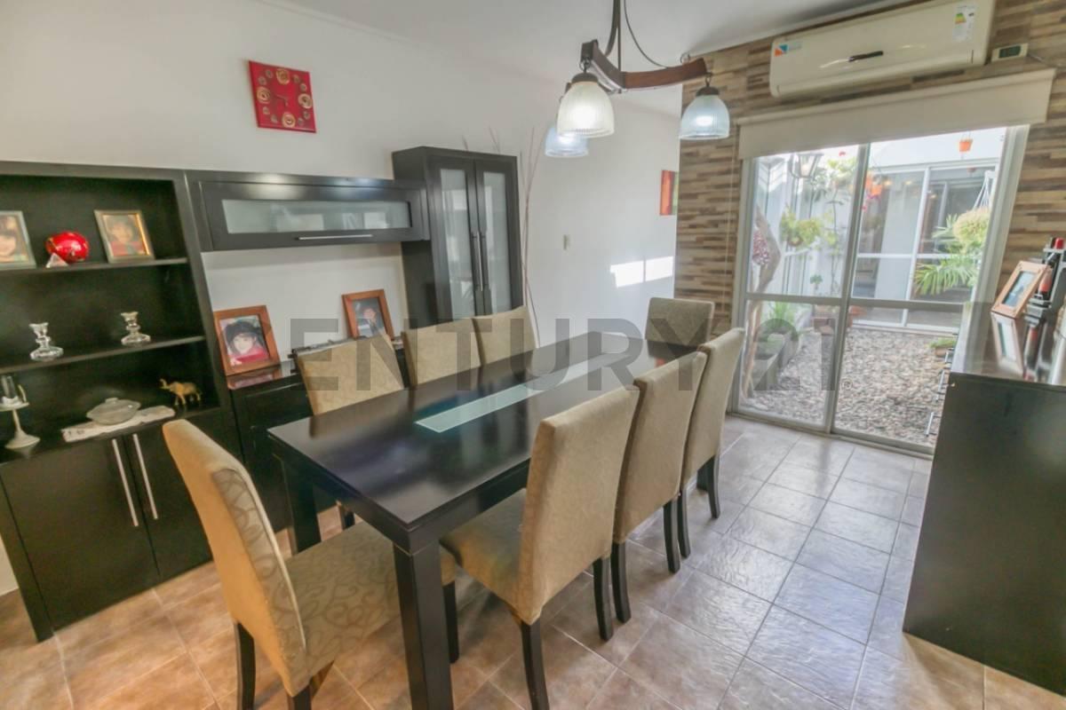 Foto de Casa en venta con tres dormitorios en La Plata, imagen 1