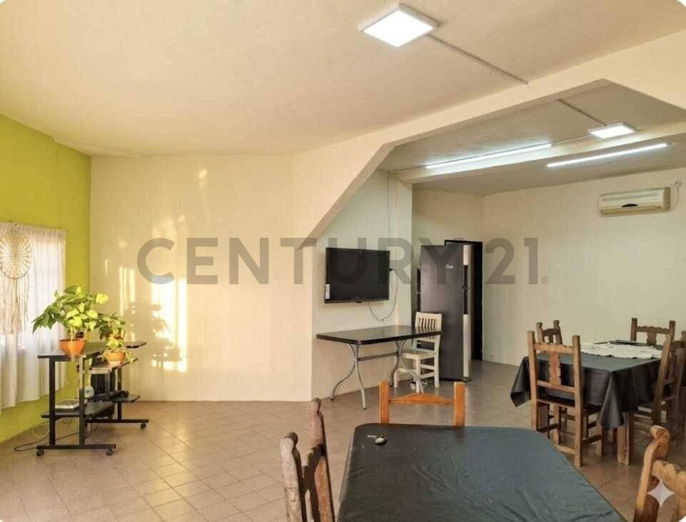 Foto de CASA CON EXCELENTE POTENCIAL COMERCIAL! EN VENTA SOBRE LOTE PROPIO EN, imagen 1