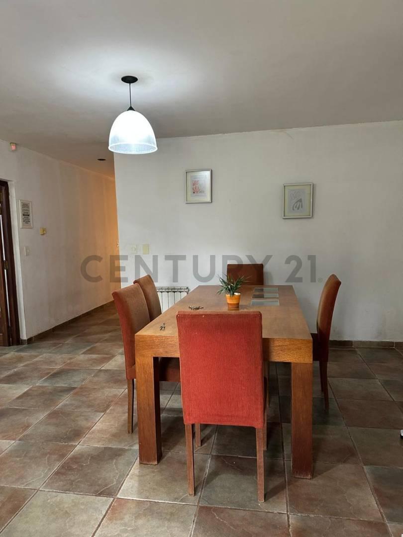 Foto de Venta de casa de 3 dormitorios con parque y pileta en La Plata / Manuel, imagen 4