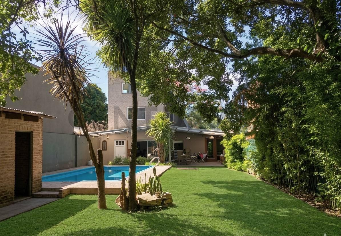 Foto de Casa alpina en venta en City Bell, imagen 1