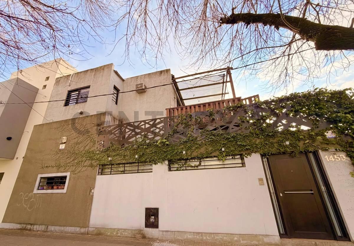 Foto de Casa de 2 plantas en casco urbano de La Plata, imagen 1