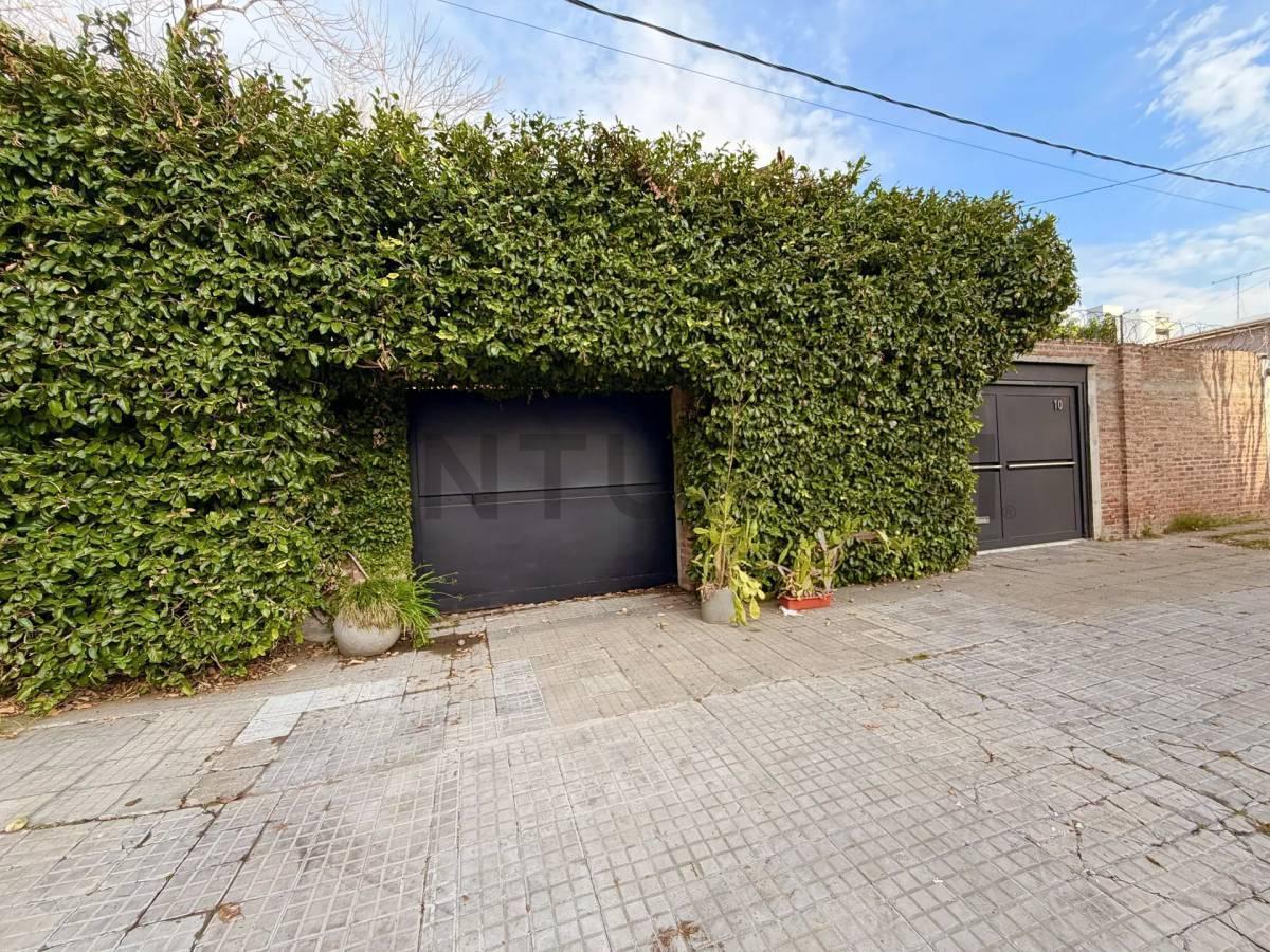 Foto de Casa de 2 plantas en casco urbano de La Plata, imagen 4