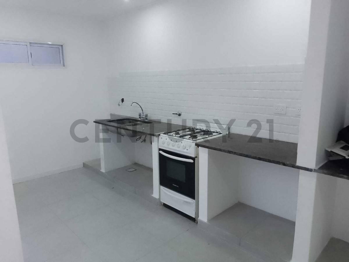 Foto de VENTA de Casa al frente + Dto. 1 dormitorio en Tolosa, imagen 4