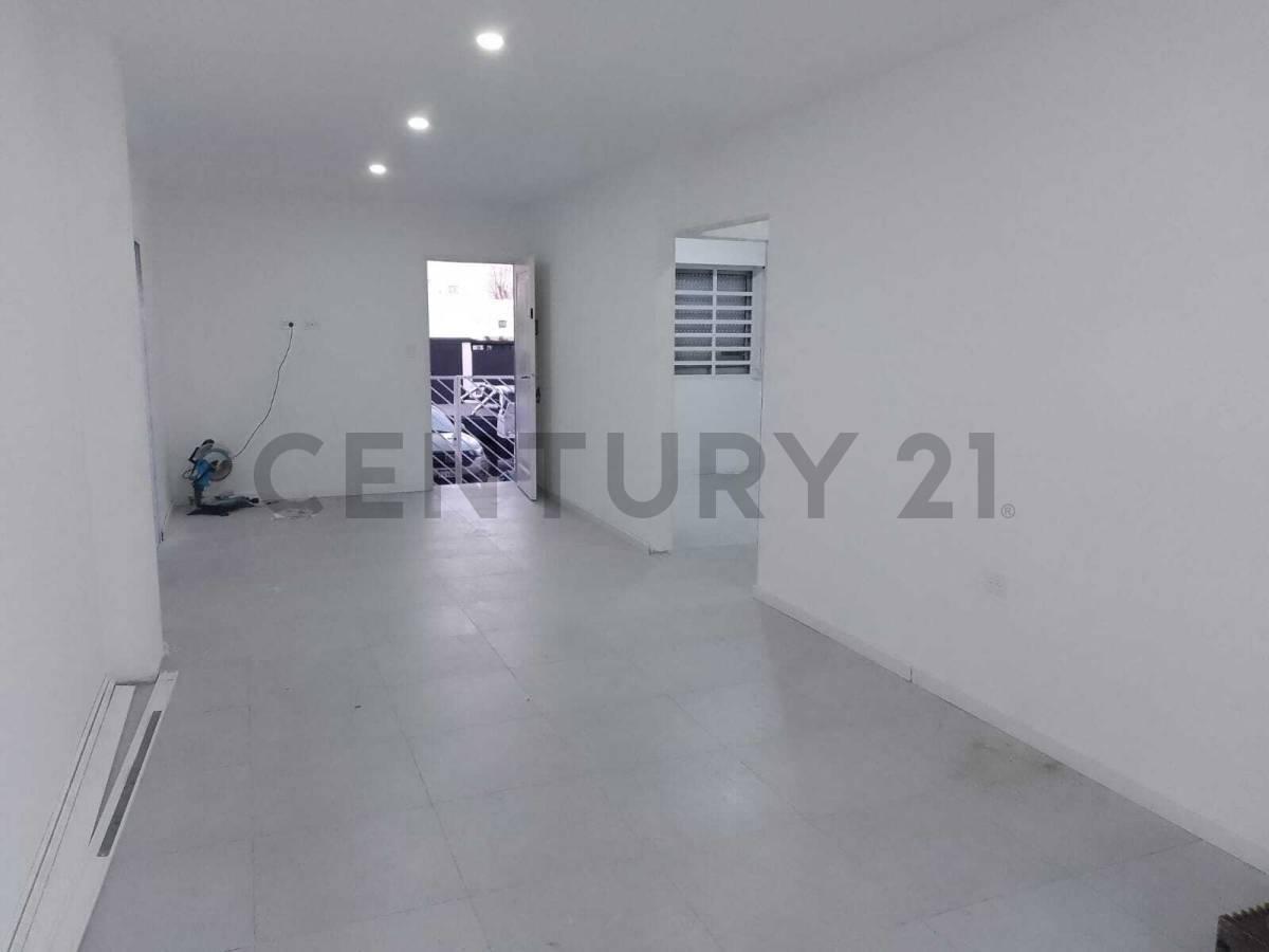 Foto de VENTA de Casa al frente + Dto. 1 dormitorio en Tolosa, imagen 3
