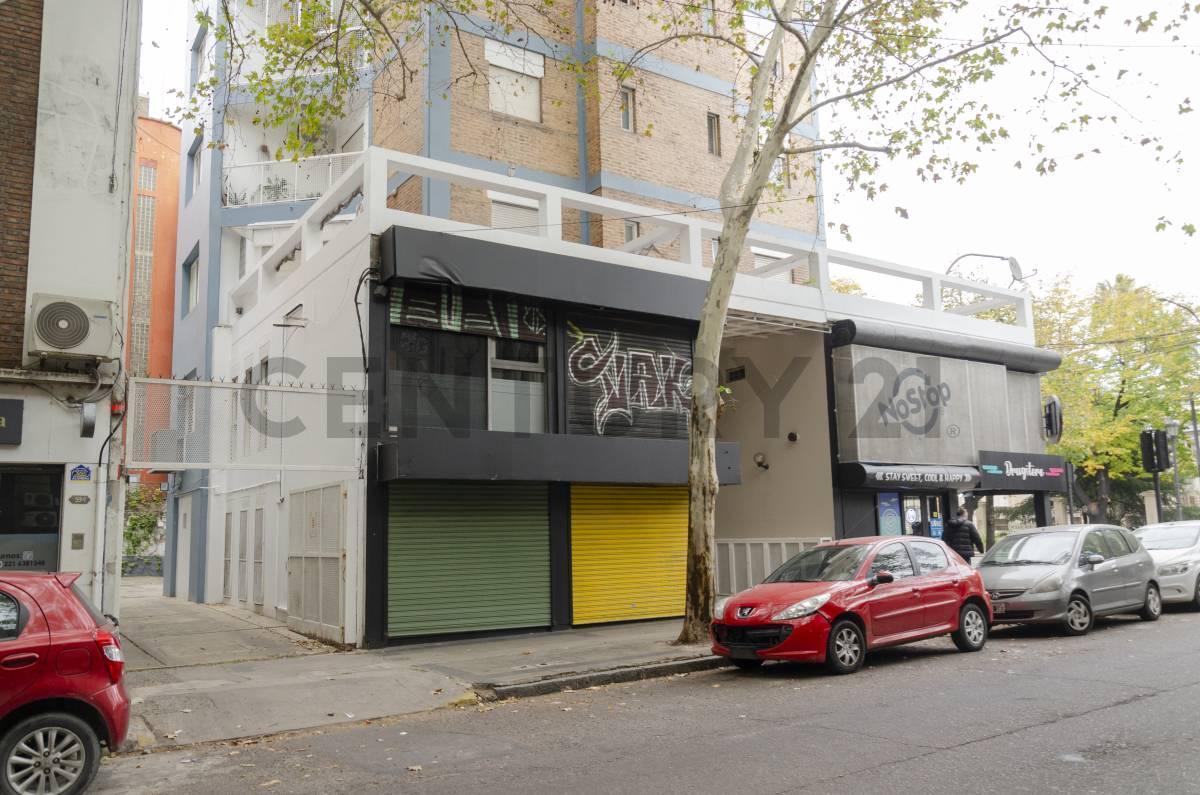 Foto de Local comercial con oficinas a la venta en 56 y 7, imagen 1