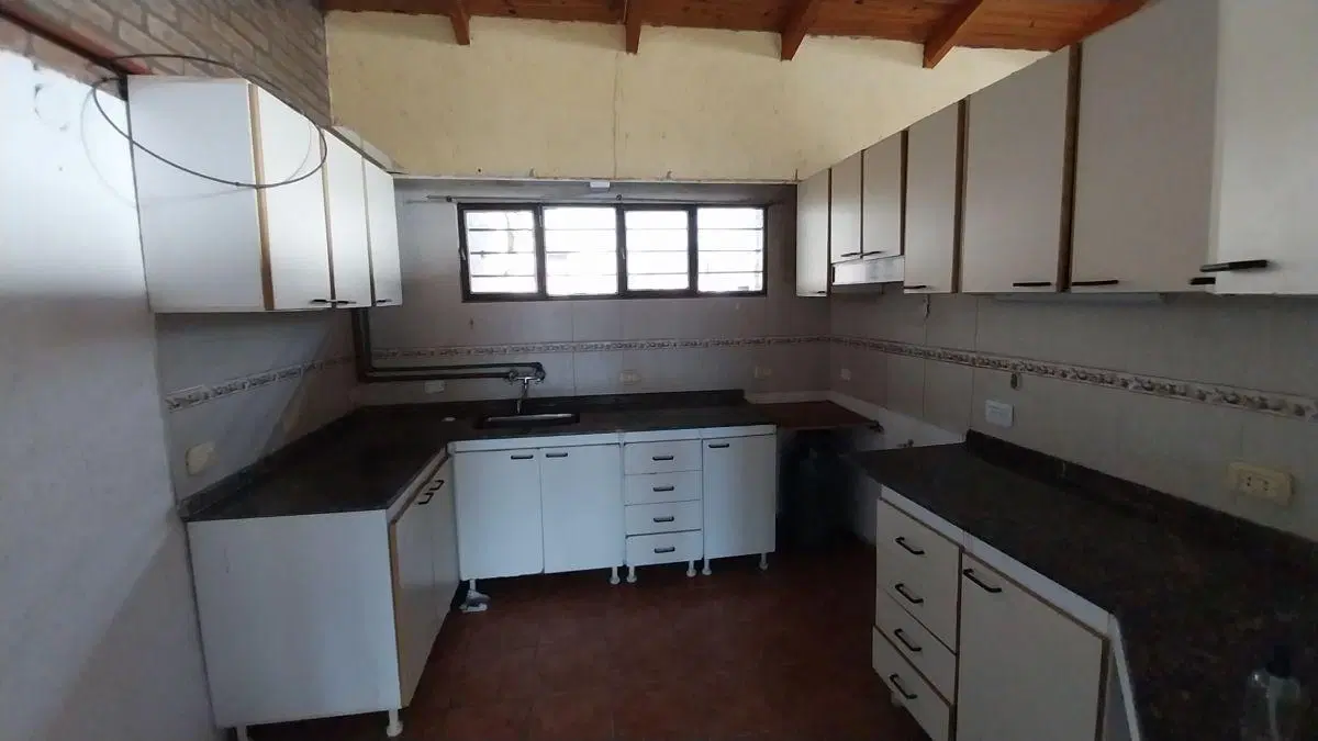 Alquiler Anual casa 2 dormitorios con escritorio Villa Carlos Paz 3