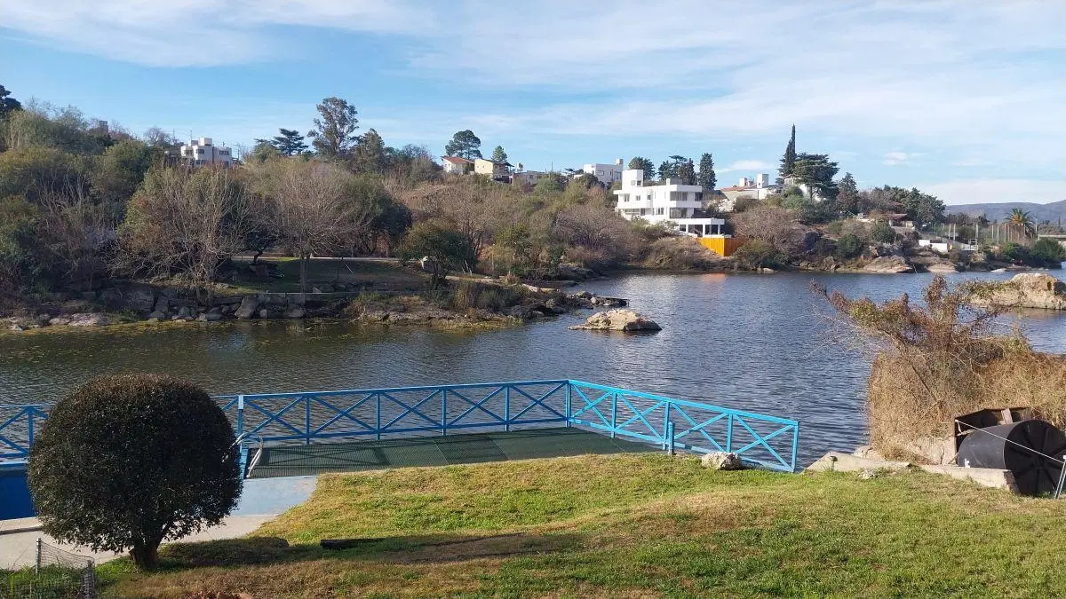 Alquiler Anual casa 2 dormitorios con escritorio Villa Carlos Paz 2