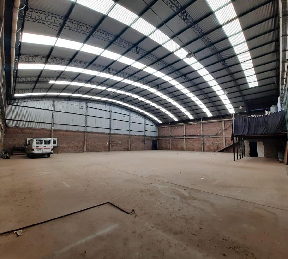 Impecable Galpon en Polo Industrial 2