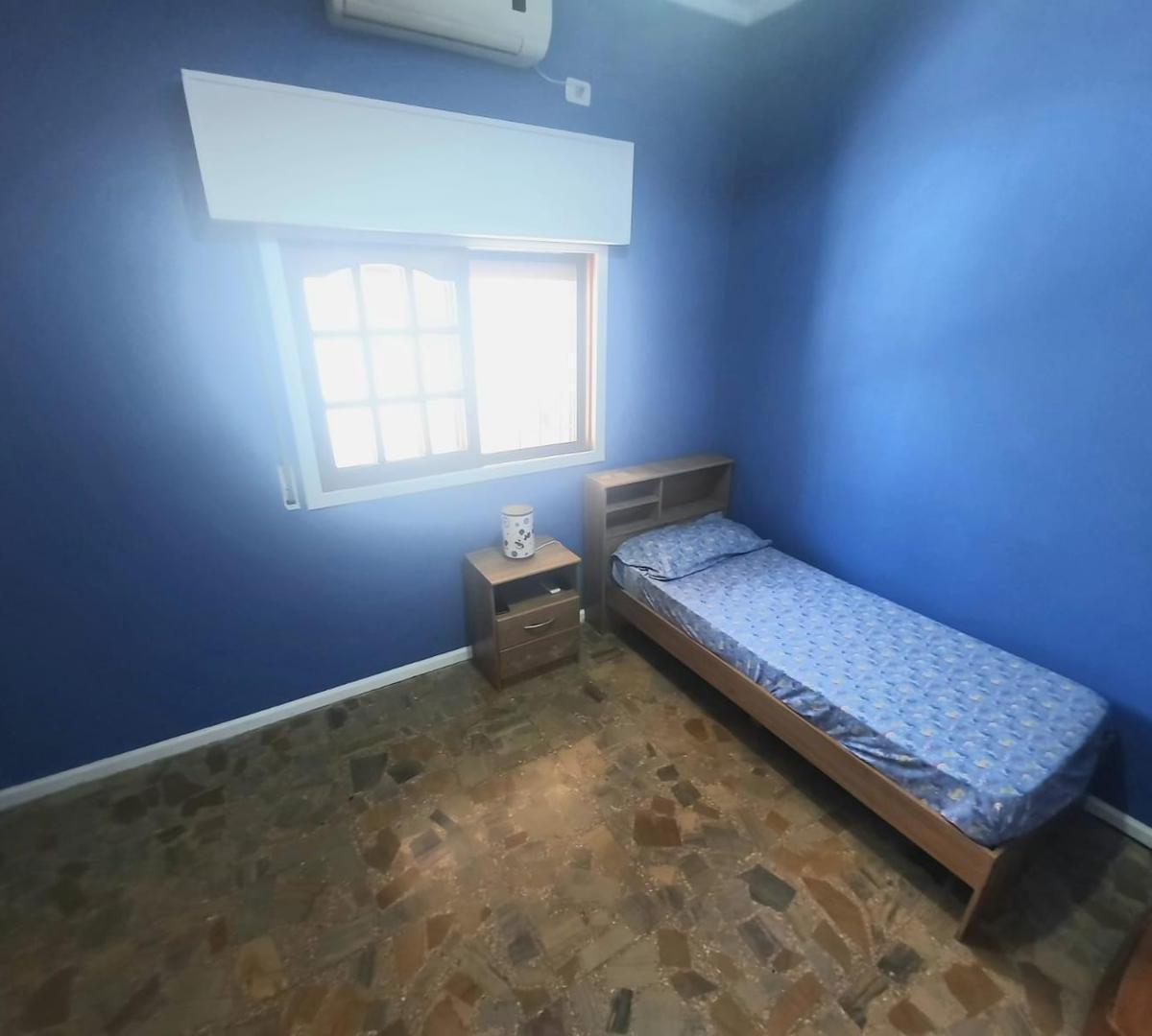 Casa en Lanùs. con Pileta 1