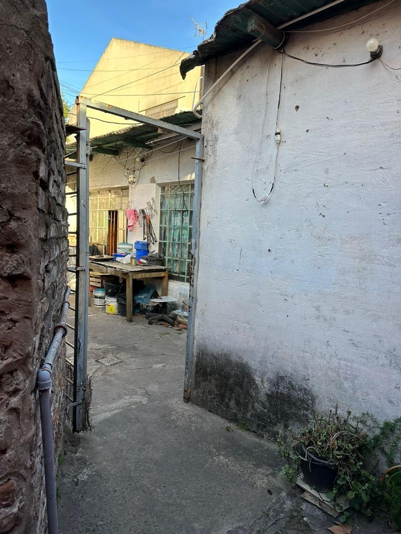 Excelente Oportunidad! Vivienda Multifamiliar a Reciclar! 2