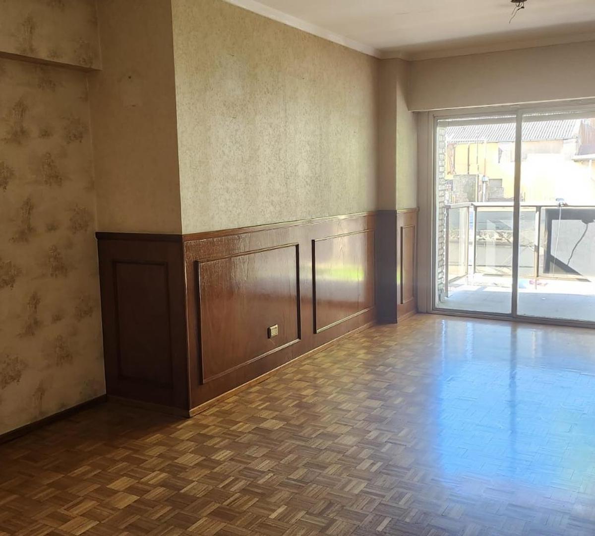 Departamento de 5 ambientes con baulera y cochera