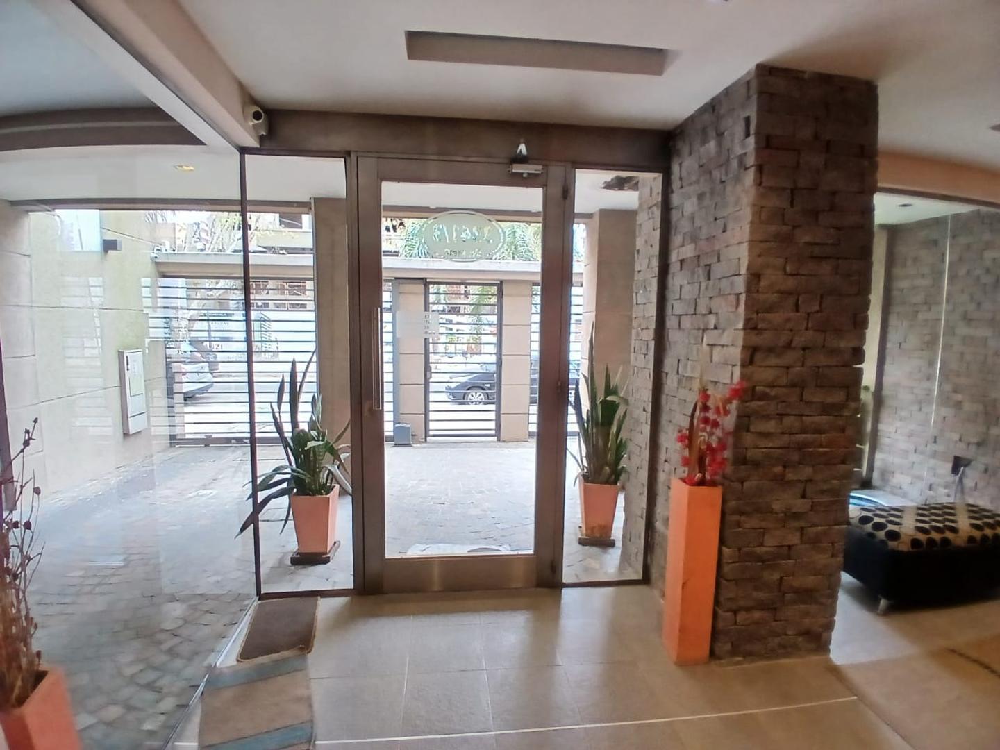 Foto de Departamento En Lanus Oeste - 2 ambientes con doble balcón -, imagen 2
