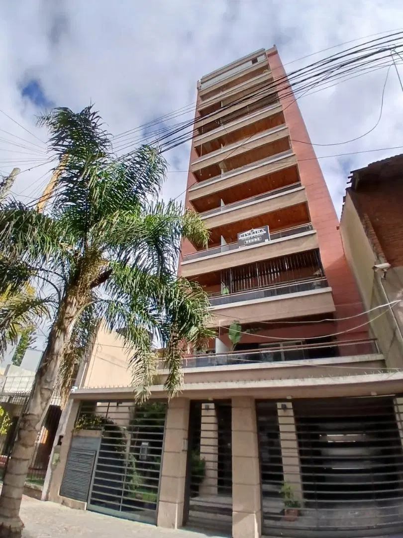 Departamento En Lanus Oeste - 2 ambientes con doble balcón - 3