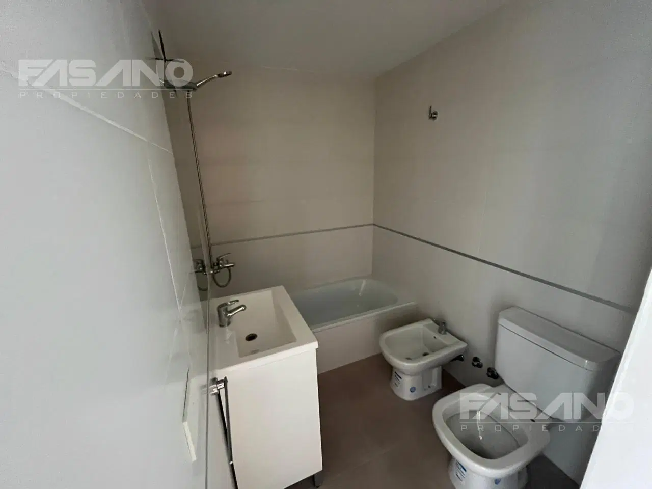 DEPARTAMENTO C/ COCHERA EN ALQUILER - CHILAVERT 4