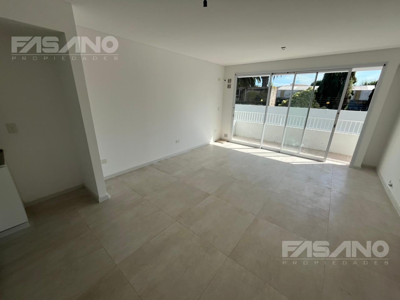 DEPARTAMENTO C/ COCHERA EN ALQUILER - CHILAVERT