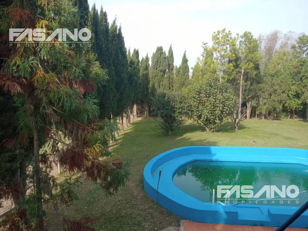 Casa de 2 Plantas con Jacuzzi y Amplio Terreno – Ideal Vivienda o Inversión en Otamendi. 3