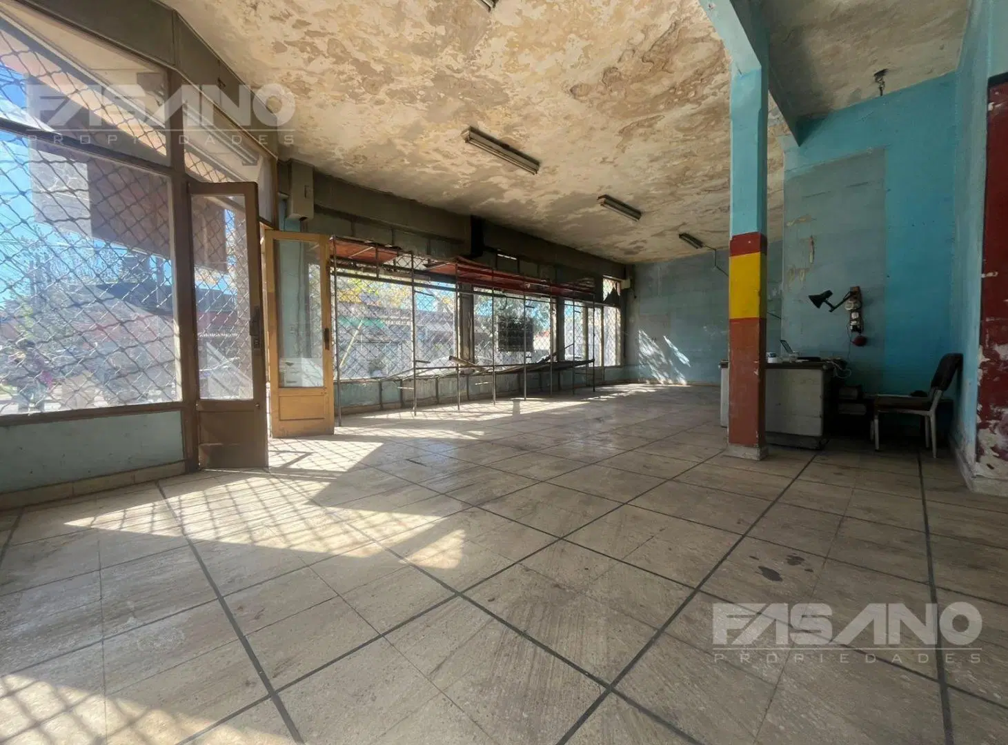 VENTA EN BLOCK: CASA DE 2 PLANTAS    LOCAL EN ESQUINA 2