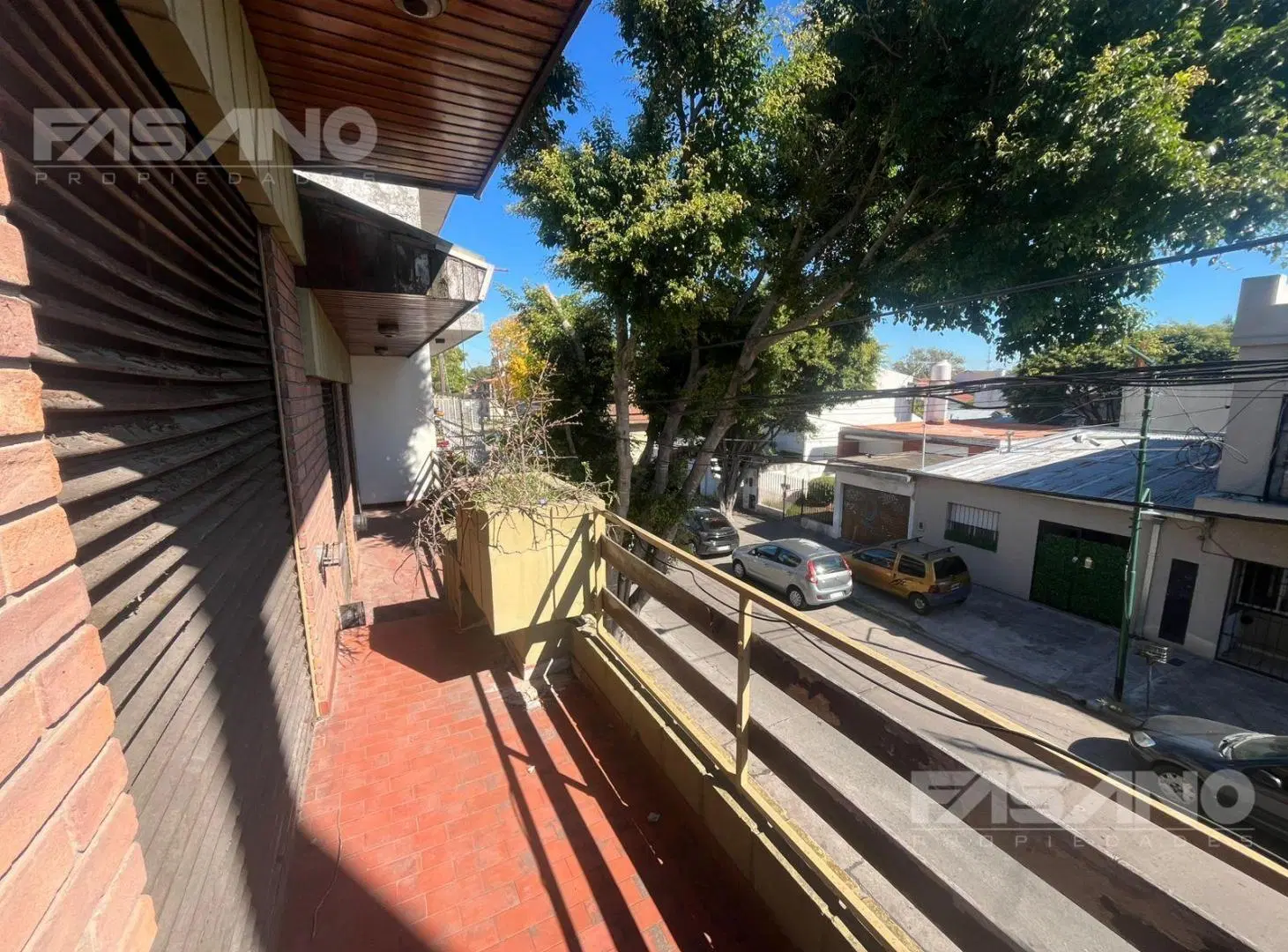 VENTA EN BLOCK: CASA DE 2 PLANTAS    LOCAL EN ESQUINA 5