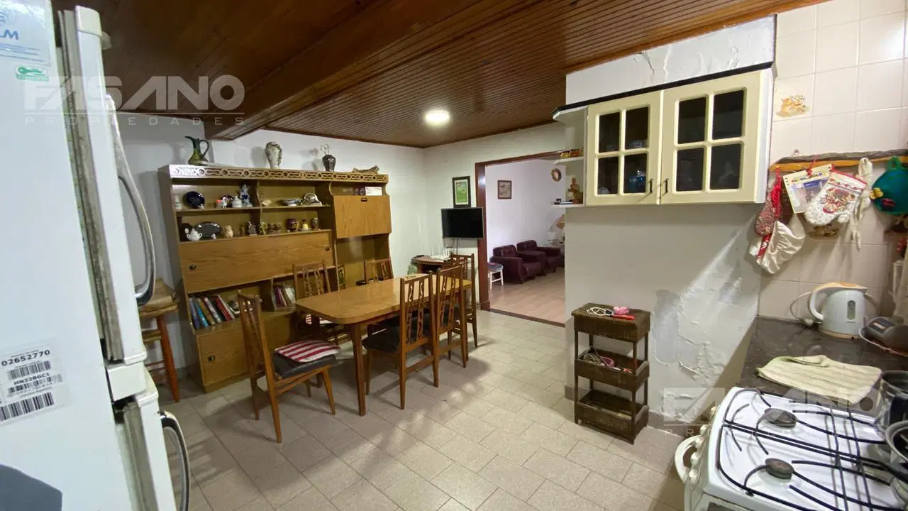 CHALET DE 4 AMBIENTES EN ESQUINA SOBRE LOTE PROPIO EN PUNTA MOGOTES 3
